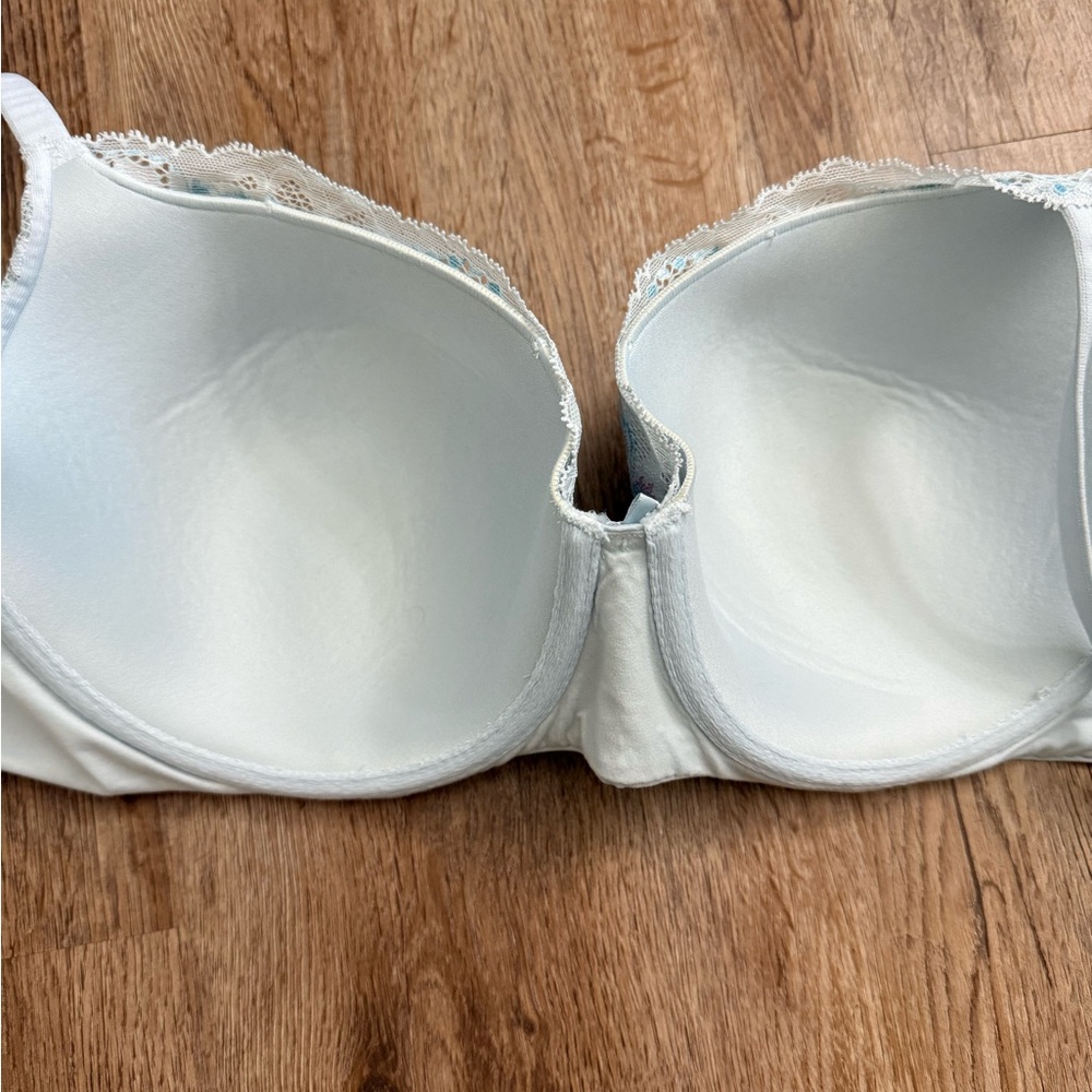 Victoria’s Secret • Body by Victoria Lined Demi Lace Bra - Picture 5 of 12